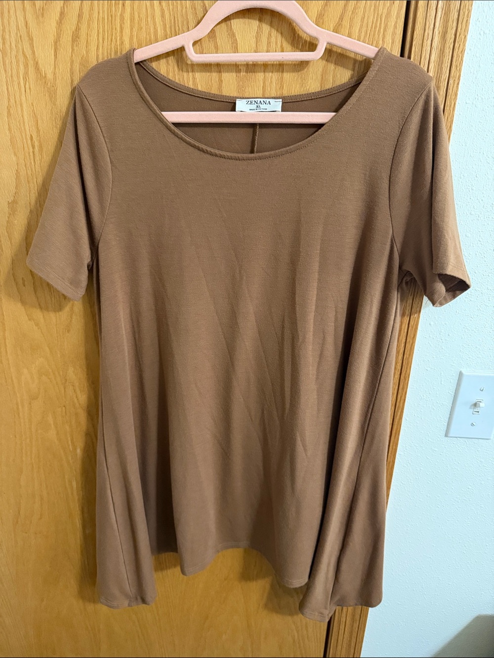 🫶🏼3 for $12!!🫶🏼Zenana Outfitters Brown Scoop Neck Short Sleeve Top